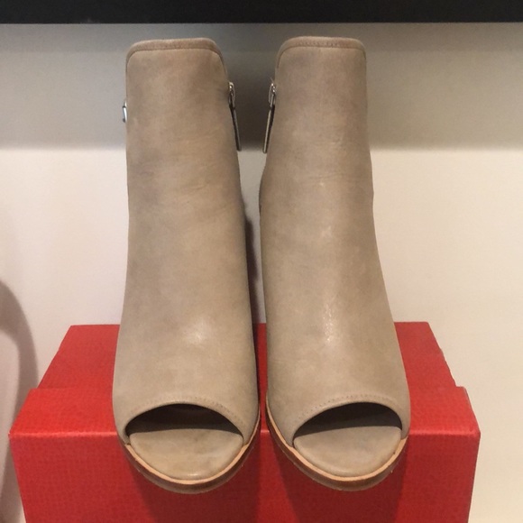 Donald Pliner Kara Peep Toe Pumps Size 9 - Picture 8 of 10